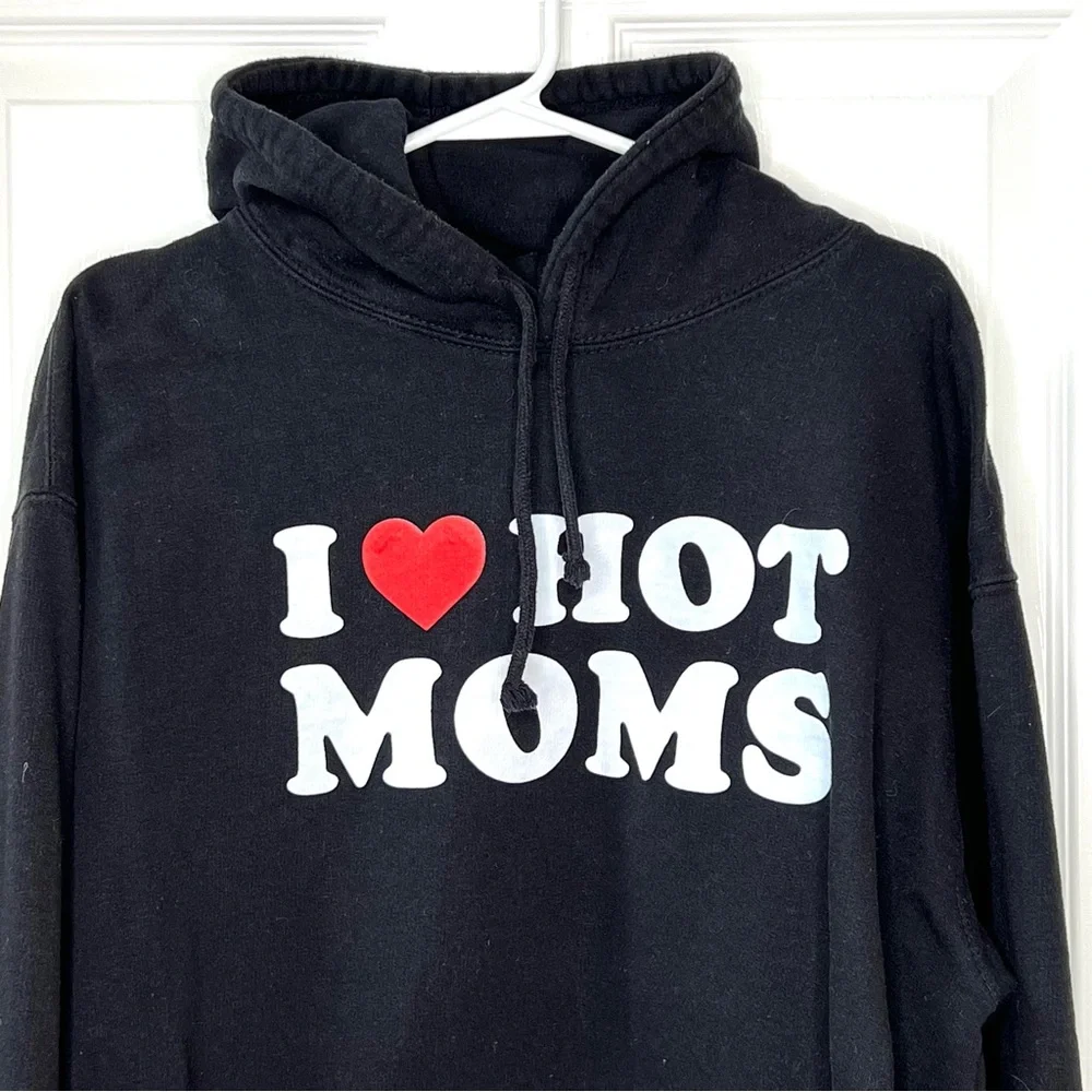⭐️ I Love ❤️ Hot Moms Graphic Black Sweatshirt Pullover Hoodie Size LARGE